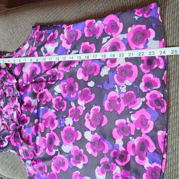 Banana Republic Ruffle Neck Silkey Blouse - Picture 11 of 12